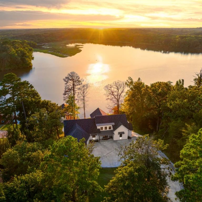 A special buyer will find this 
home at Camp Cypress Trail 🤤
:::
#etxphotographer #etxrealestate #realestatephotography #lakecypresssprings #realestatephotographer