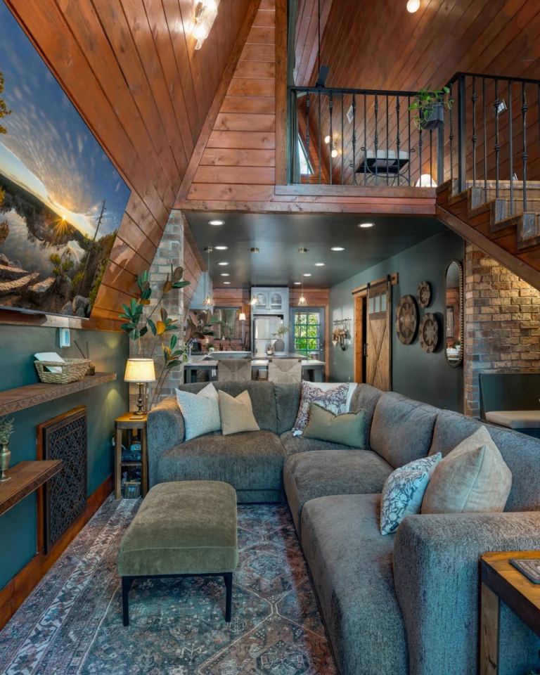 Another Broken Bow cabin in the books. Amazing interior design on this one.

:::

#airbnbexperience #airbnbhomes #realestatephotography #realestatephotographer #airbnbvibes